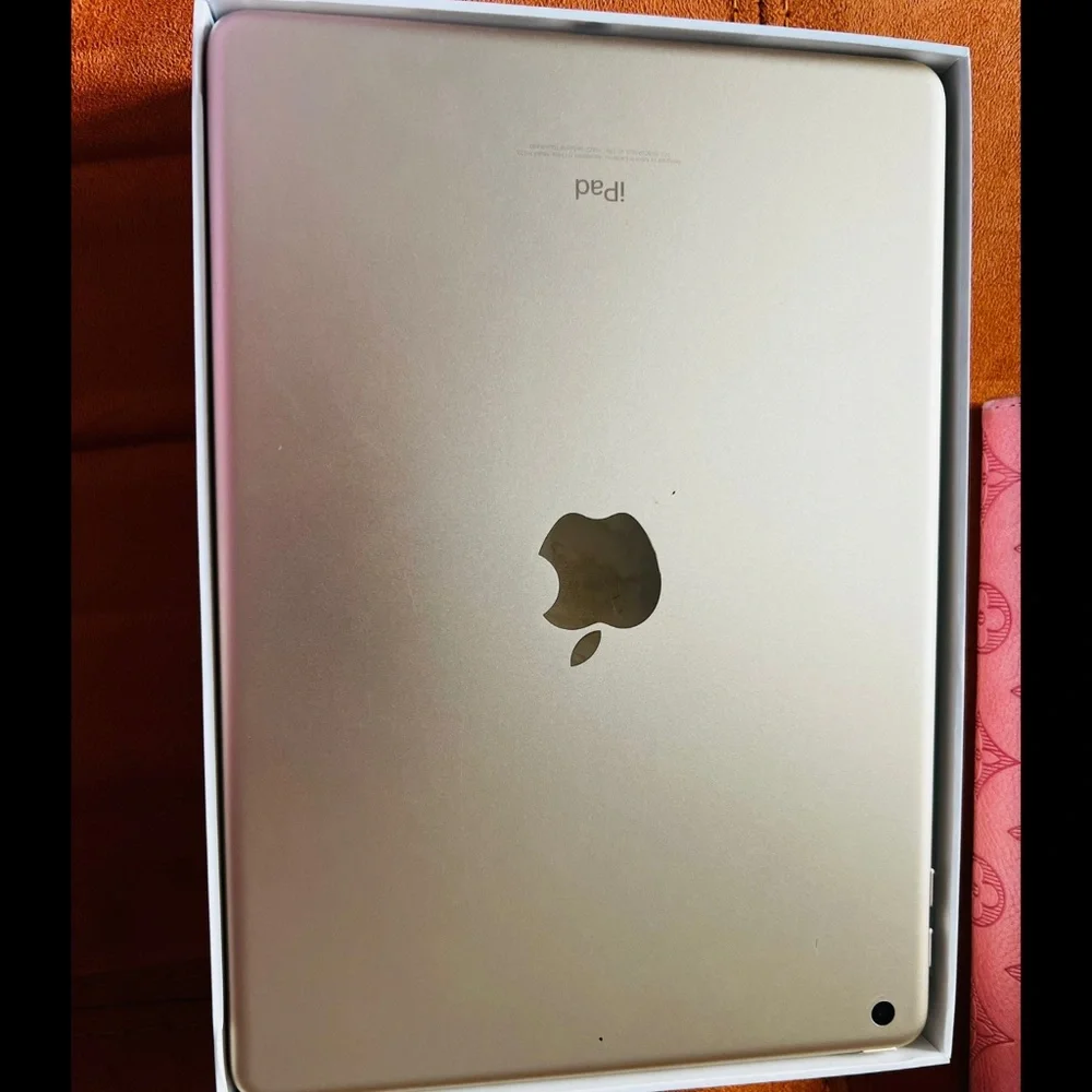 Apple iPad 9.7in with WiFi, 32GB 2017 Newest Model- Gold